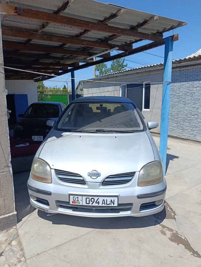 Nissan Almera Tino