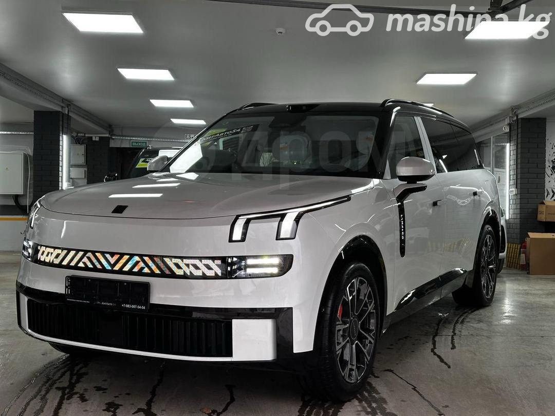 Lynk & Co 900