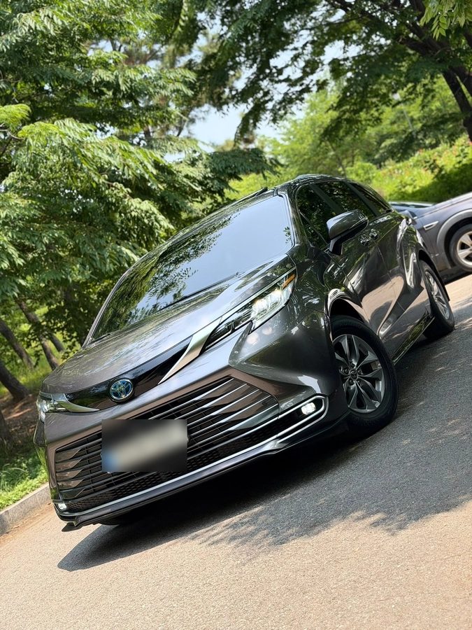 Toyota Sienna IV 2.5hyb AT 4WD