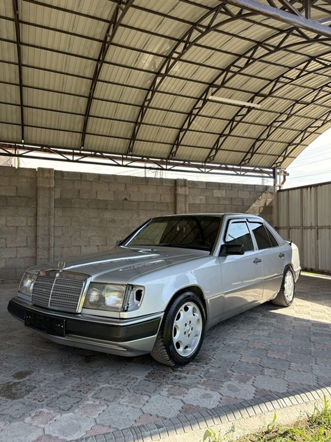 Mercedes-Benz W124