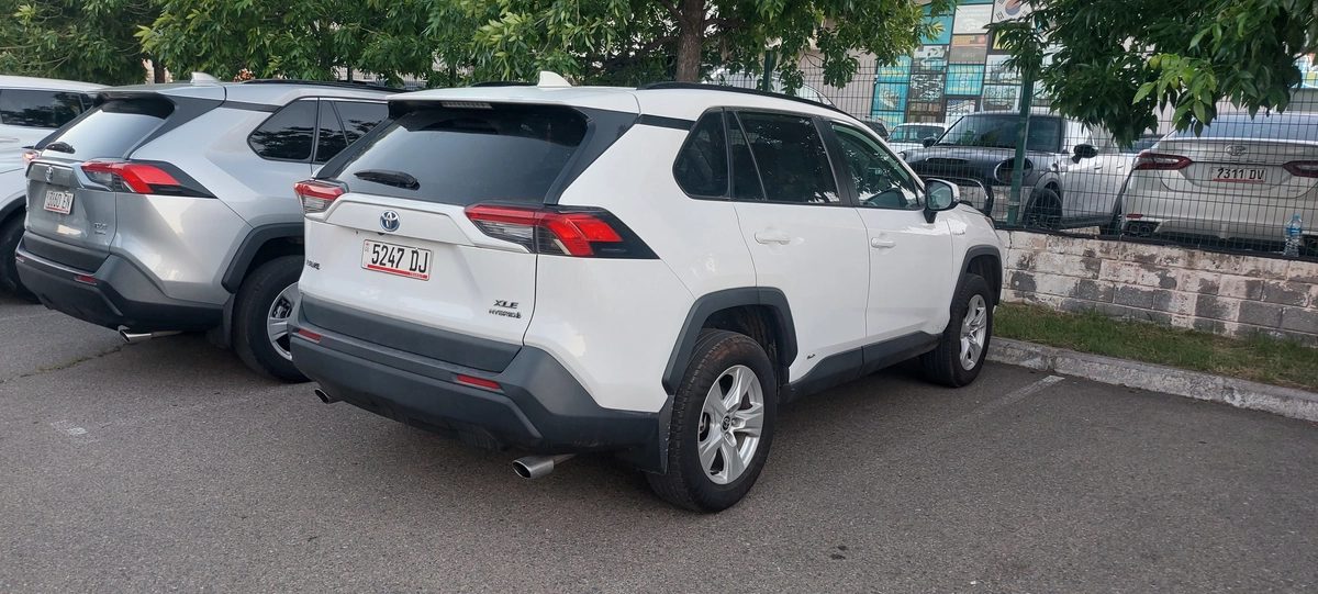Toyota RAV4 V (XA50) 2021