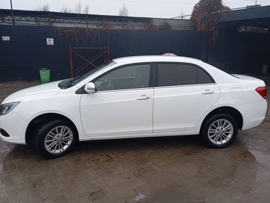 BYD E5