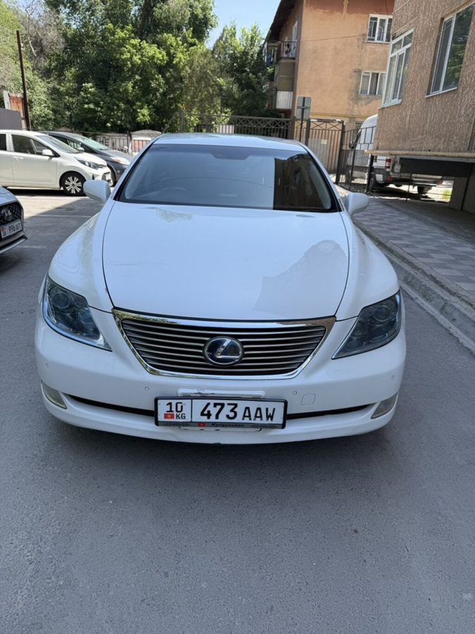 Lexus LS