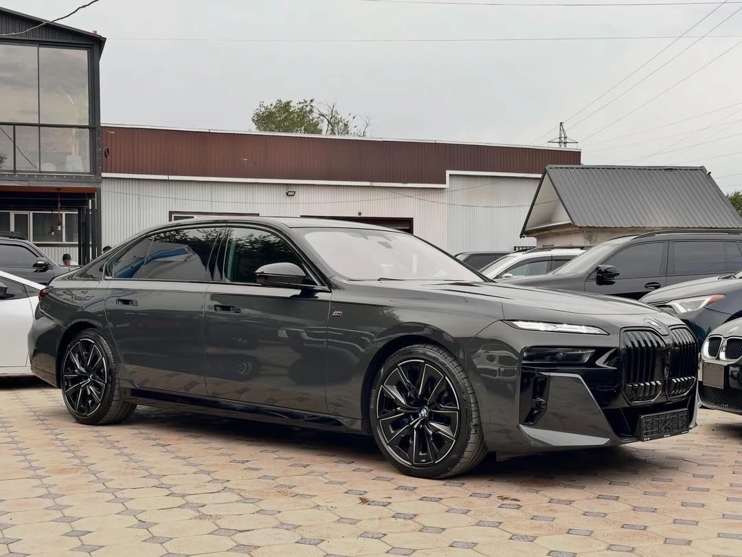 BMW 7 серии VII (G70) 2022