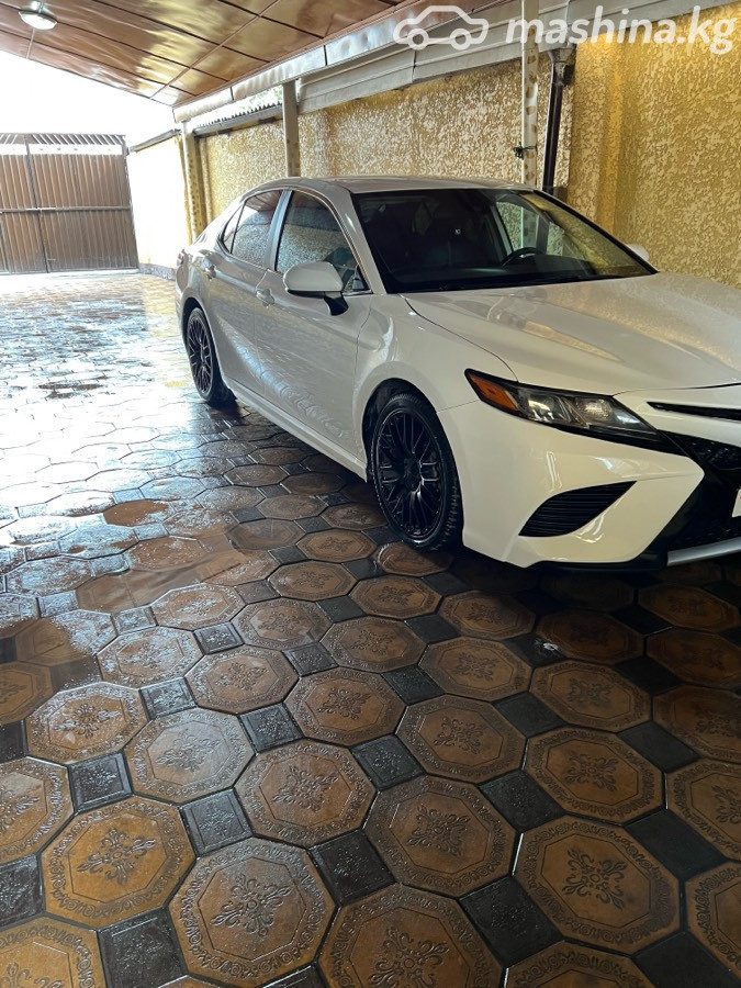 Toyota Camry VIII (XV70)