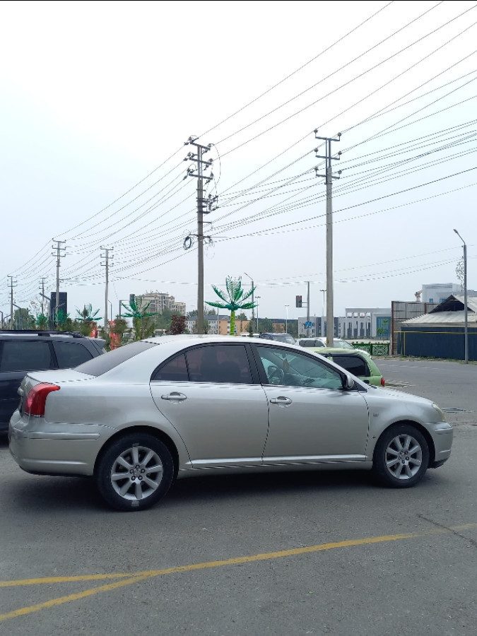 Toyota Avensis II