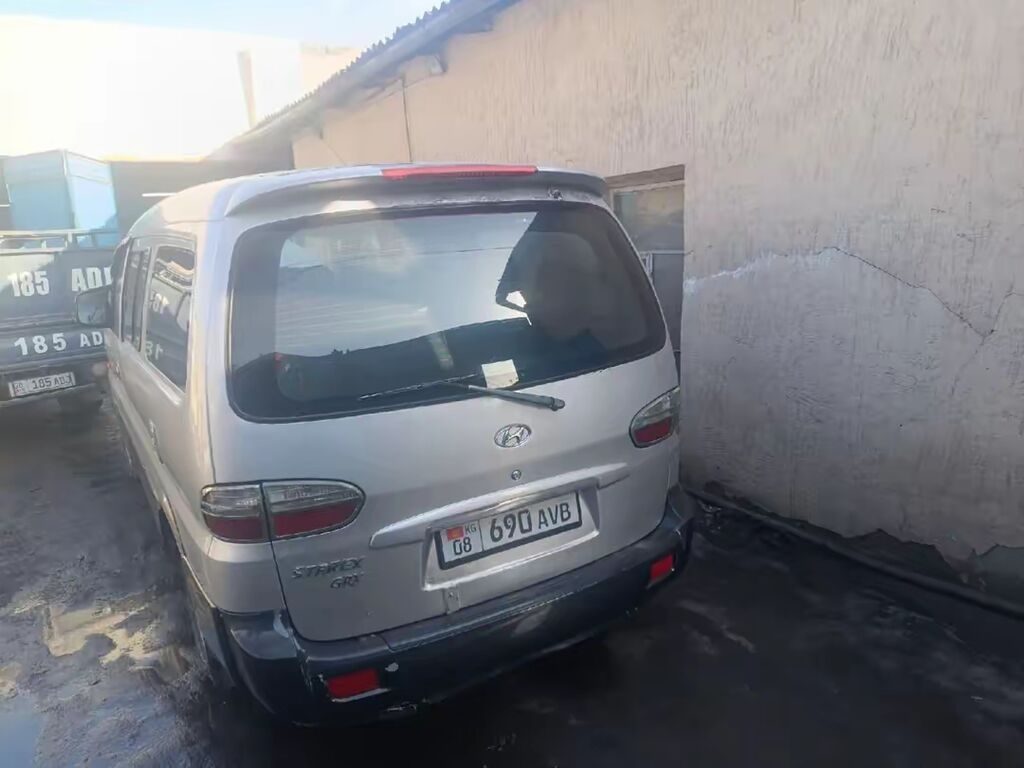 Hyundai Starex