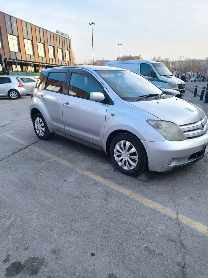 Toyota Ist