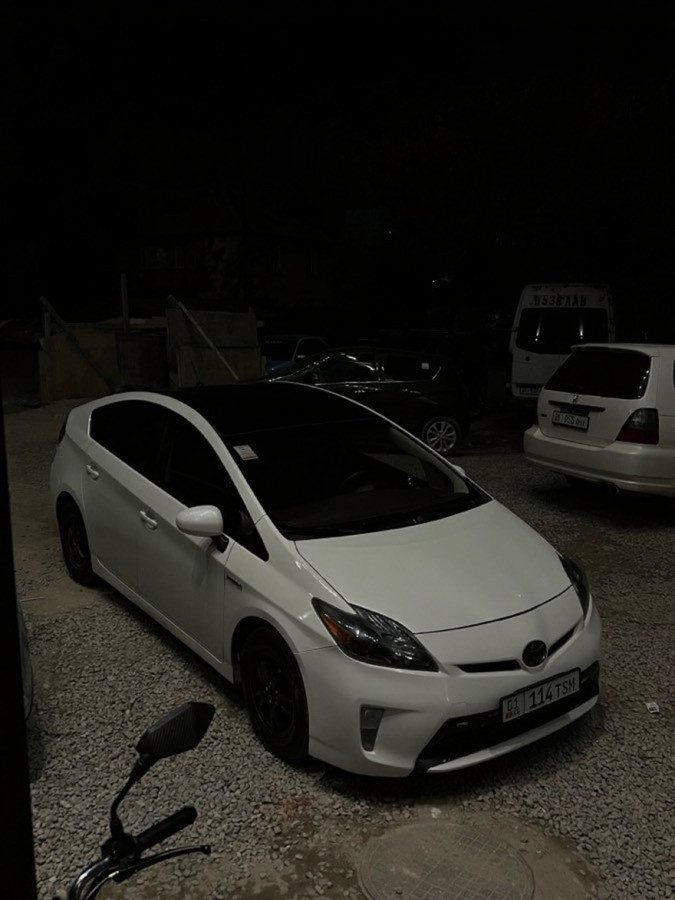 Toyota Prius III Рестайлинг (XW30)