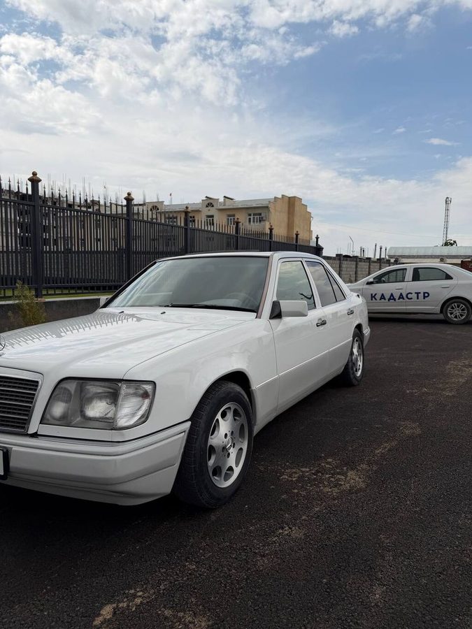 Mercedes-Benz W124