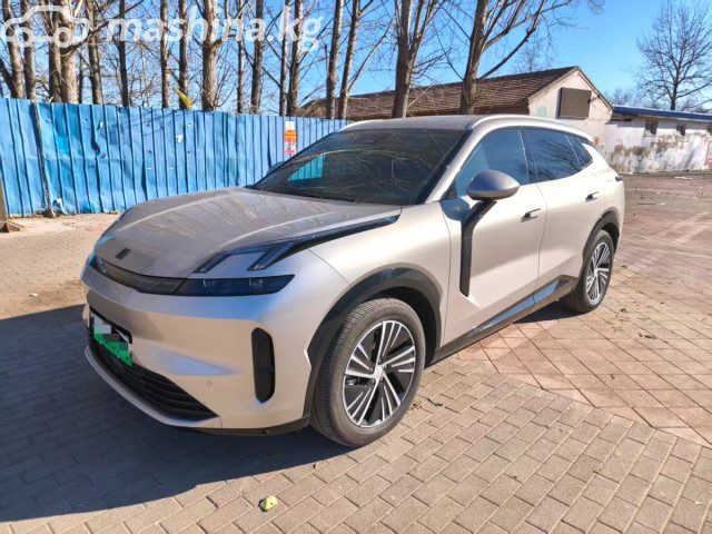 Lynk &amp; Co 8