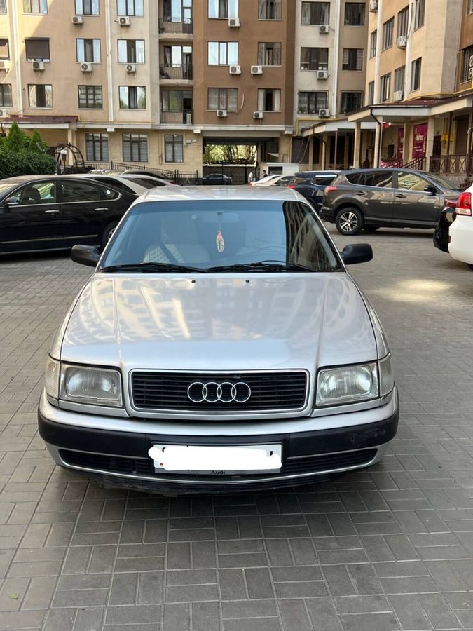 Audi 100