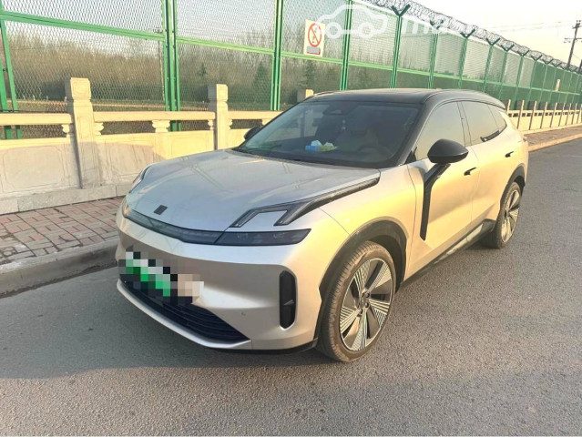 Lynk &amp; Co 8