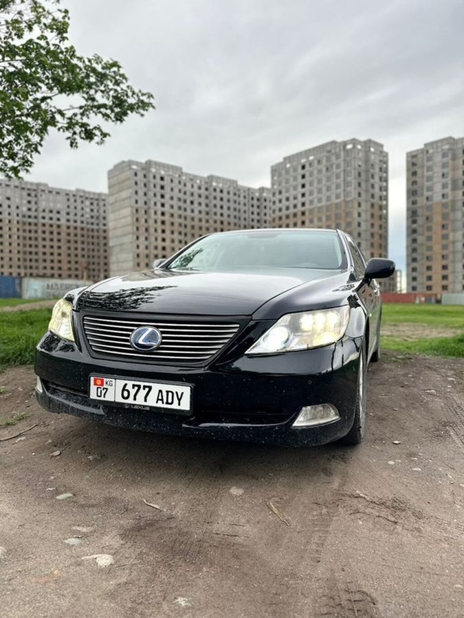 Lexus LS