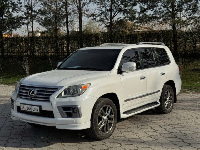 Lexus LX