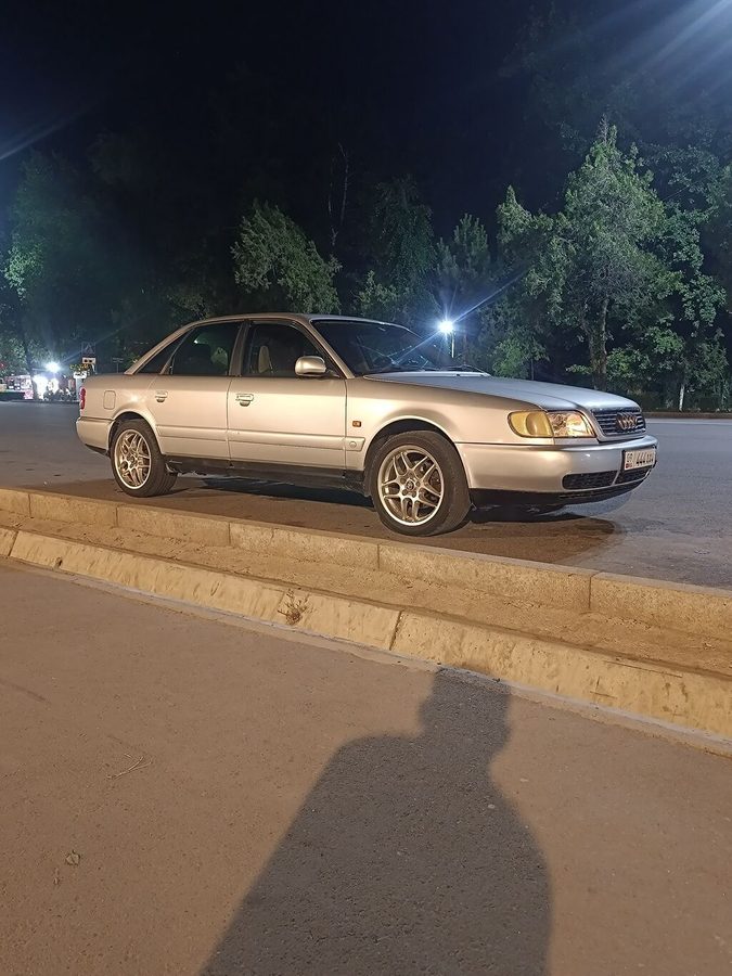 Audi 100