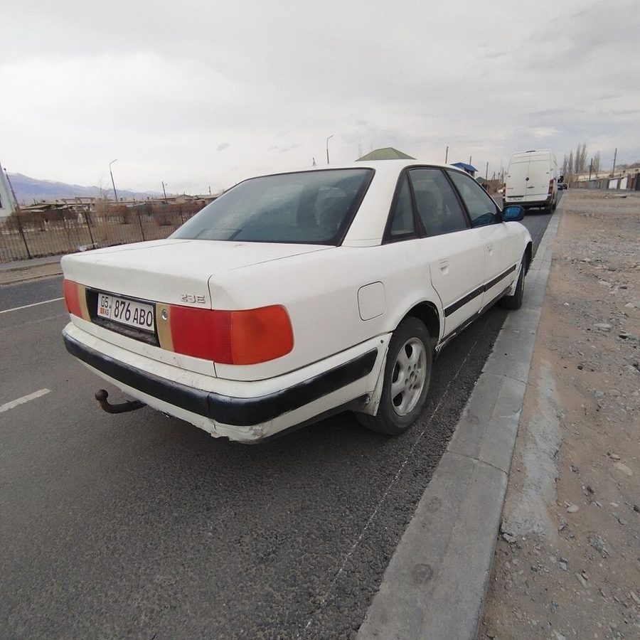 Audi 100