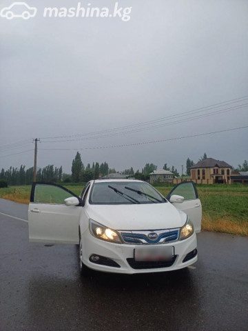 BYD E5