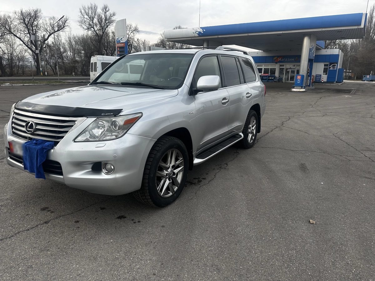Lexus LX III 2011