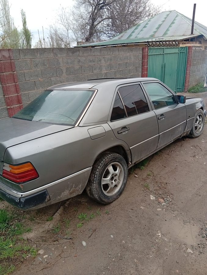 Mercedes-Benz W124