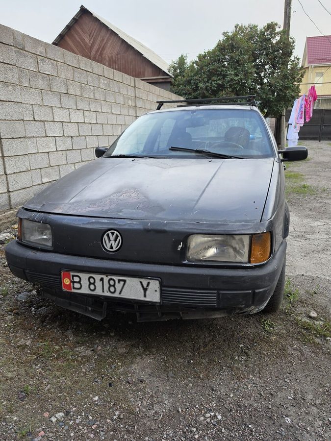 Продается фольксваген пассат 1990г, синего цвета, экономичная машина