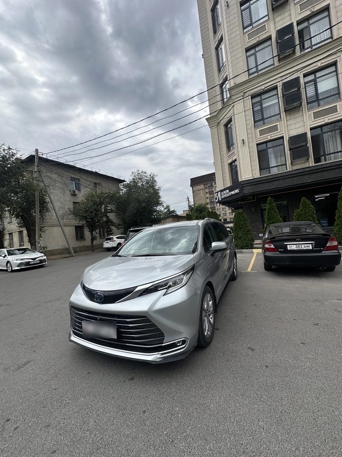 Toyota Sienna IV 2022