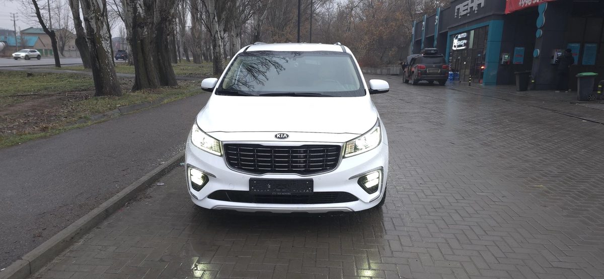 Kia Carnival III 2019
