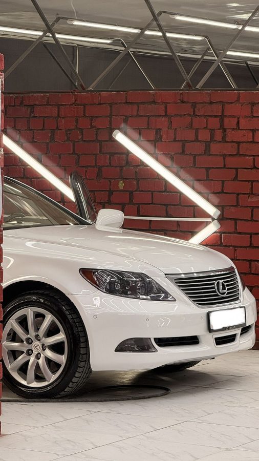 Lexus LS