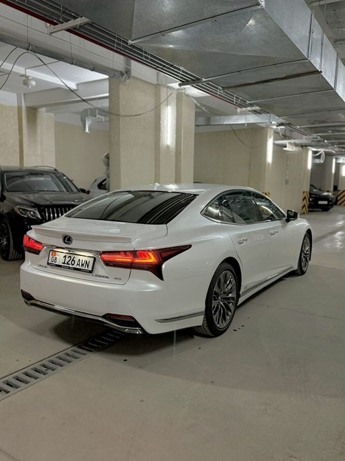 Lexus LS