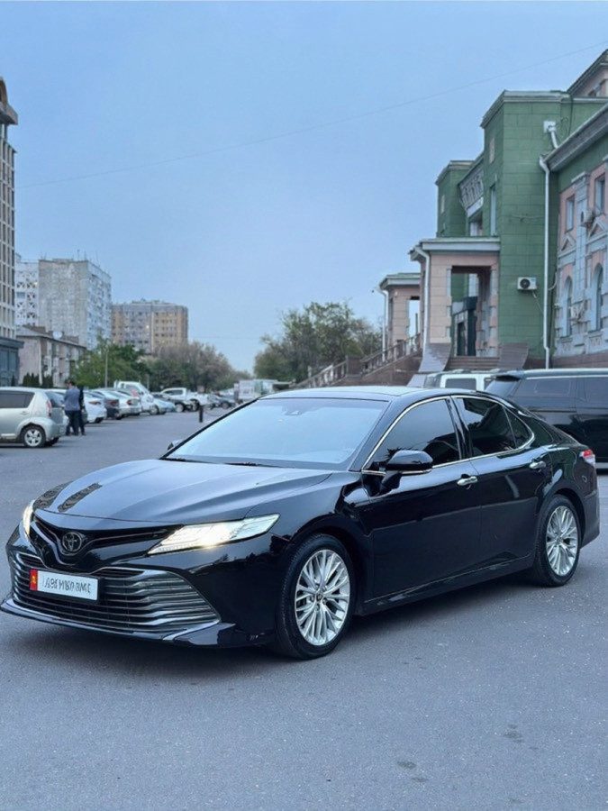 Toyota Camry VIII (XV70)