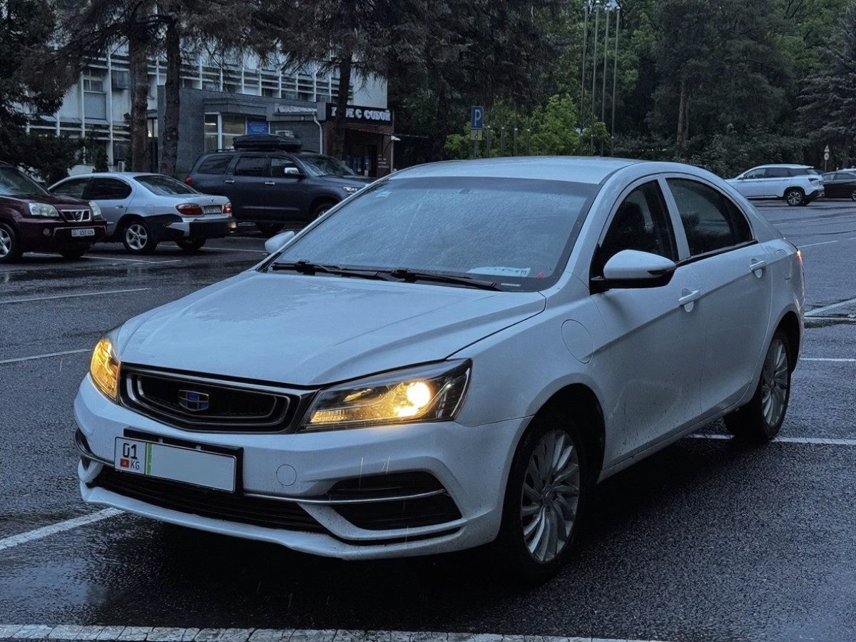 Geely Emgrand EV 2021