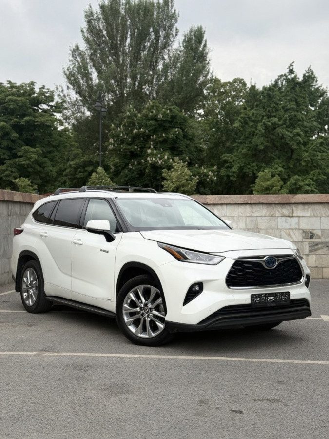 Toyota Highlander IV (U70)