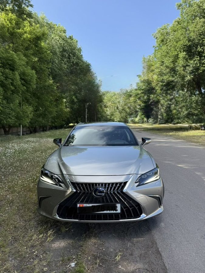 Lexus ES