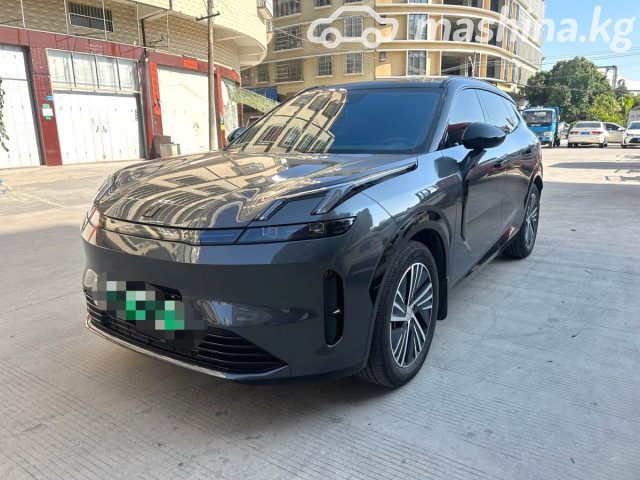 Lynk &amp; Co 8