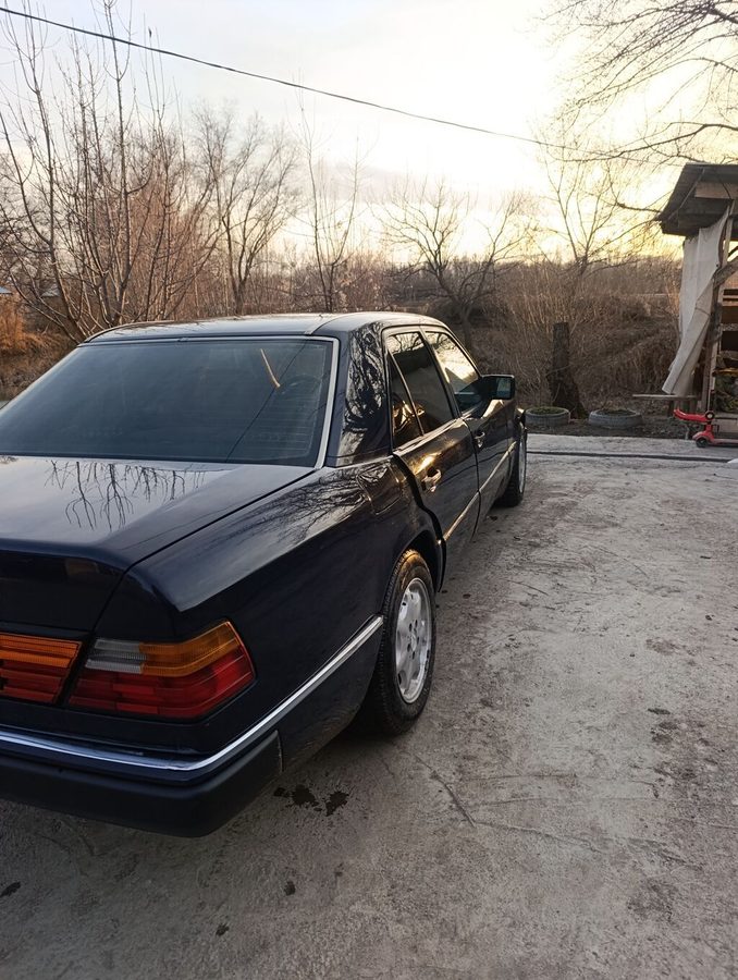 Mercedes-Benz W124