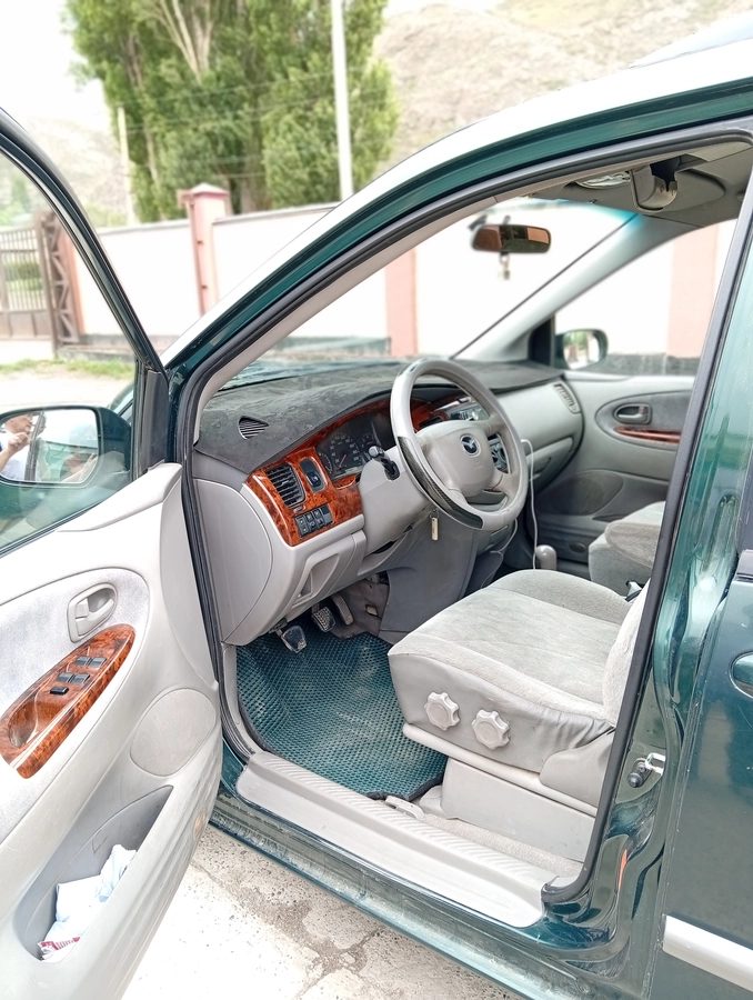 Mazda MPV II (LW) 2000