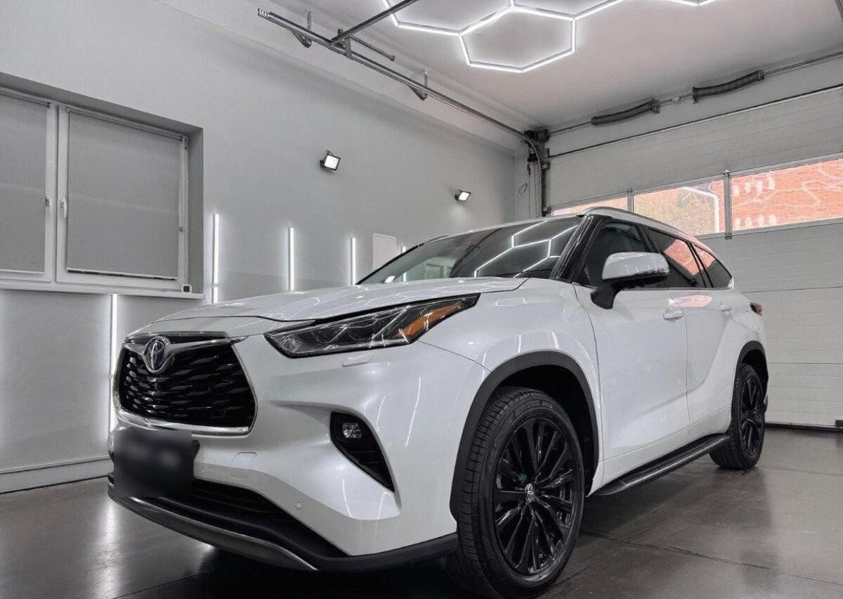Toyota Highlander IV (U70)