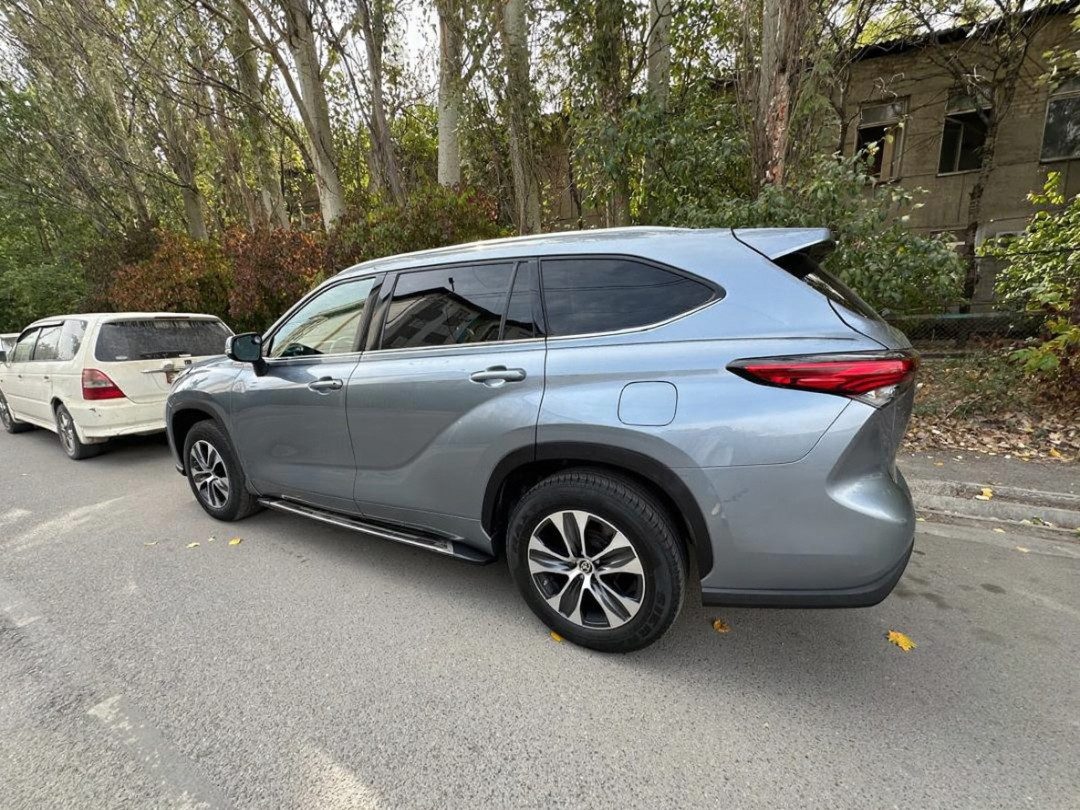 Toyota Highlander IV (U70)