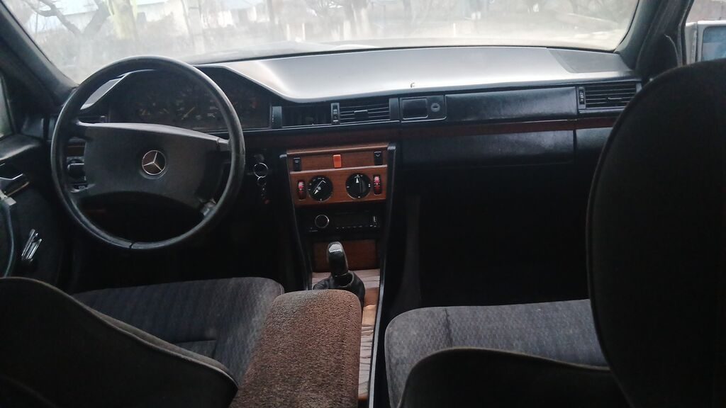 Mercedes-Benz W124