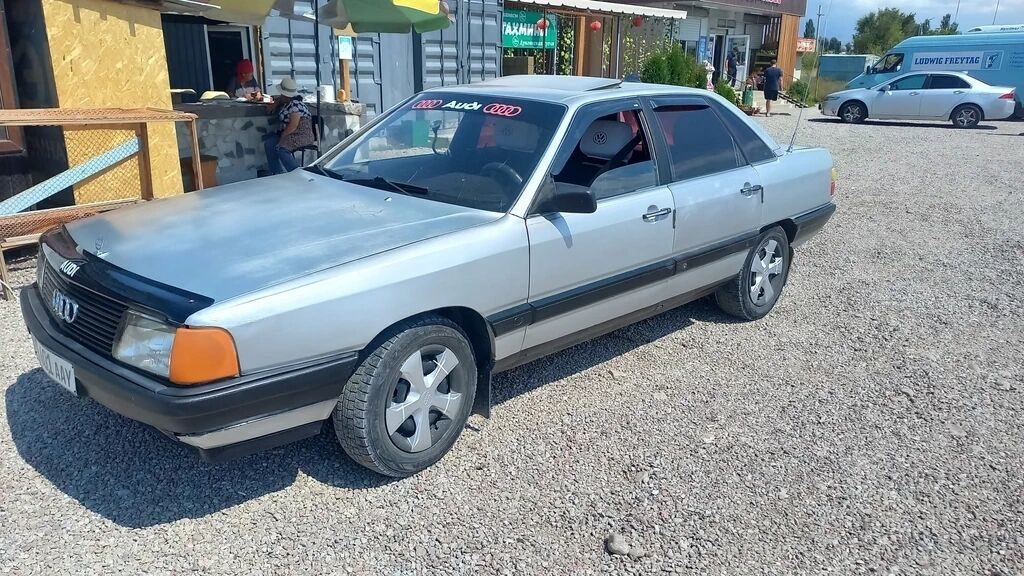 Audi 100
