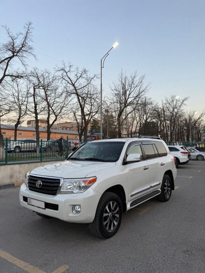 Toyota Land Cruiser 200 Series Рестайлинг 1