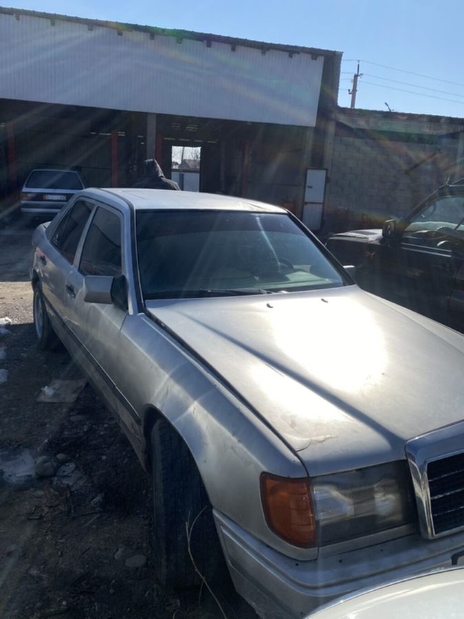 Mercedes-Benz W124
