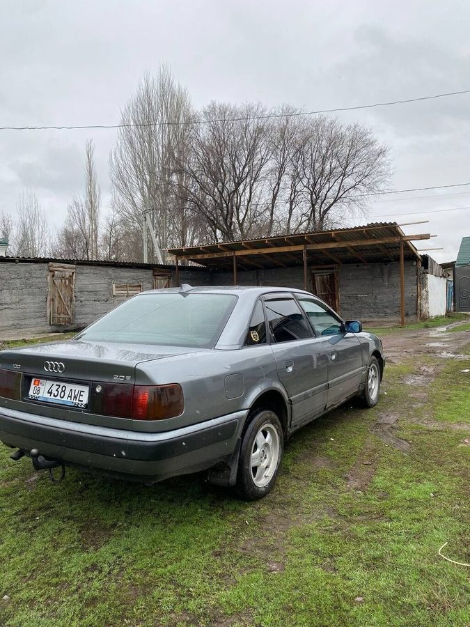 Audi 100