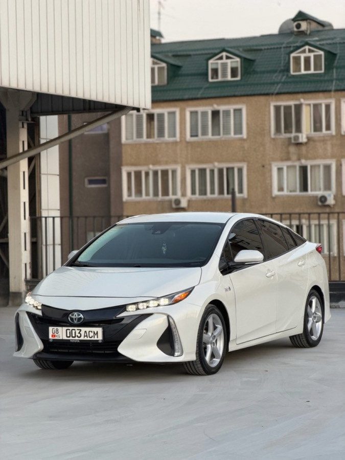 Toyota Prius IV (XW50)