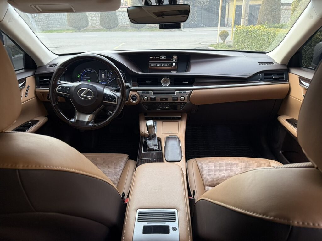 Lexus ES