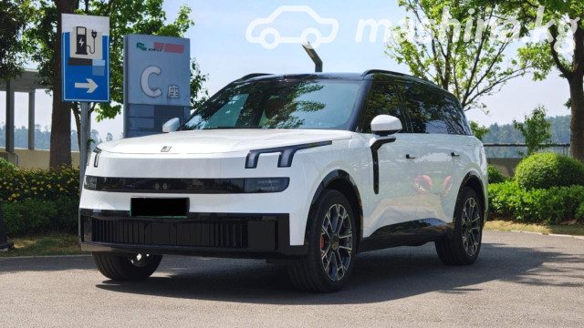 Lynk &amp; Co 900