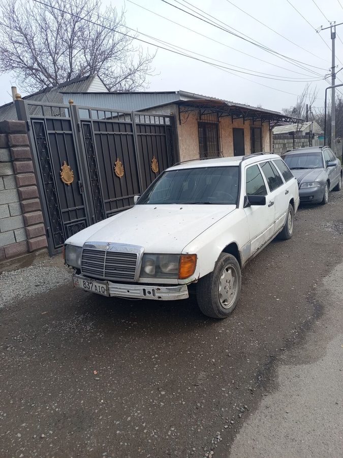 Mercedes-Benz W124