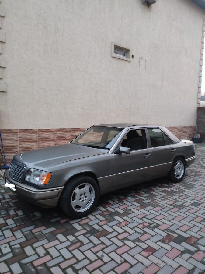 Mercedes-Benz W124