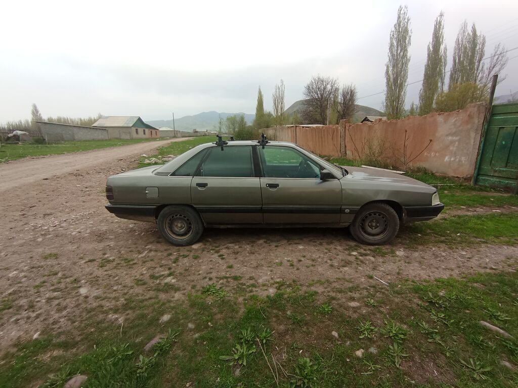 Audi 100