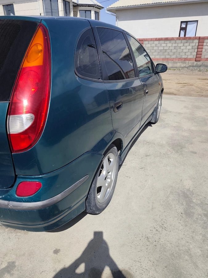 Nissan Almera Tino 2000